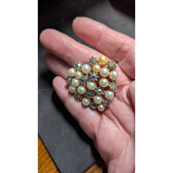 Vintage Faux Pearl  and Auroraborealis Rhinestone floral  Brooch Pin Jewelry - Picture 2 of 5